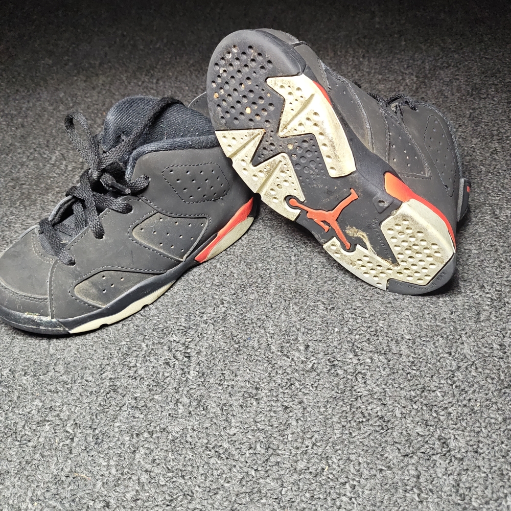 Nike Air Jordan 6 Retro Boys Size 9C Black Athletic Shoes Sneakers 384666-060